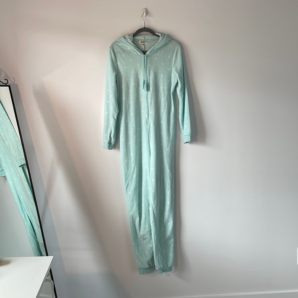 Romper pyjamas, moderately warm.